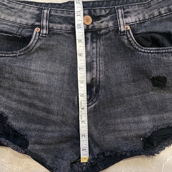 Aeropostale Black Denim Short Shorts with Frayed Hem - Picture 3 of 6
